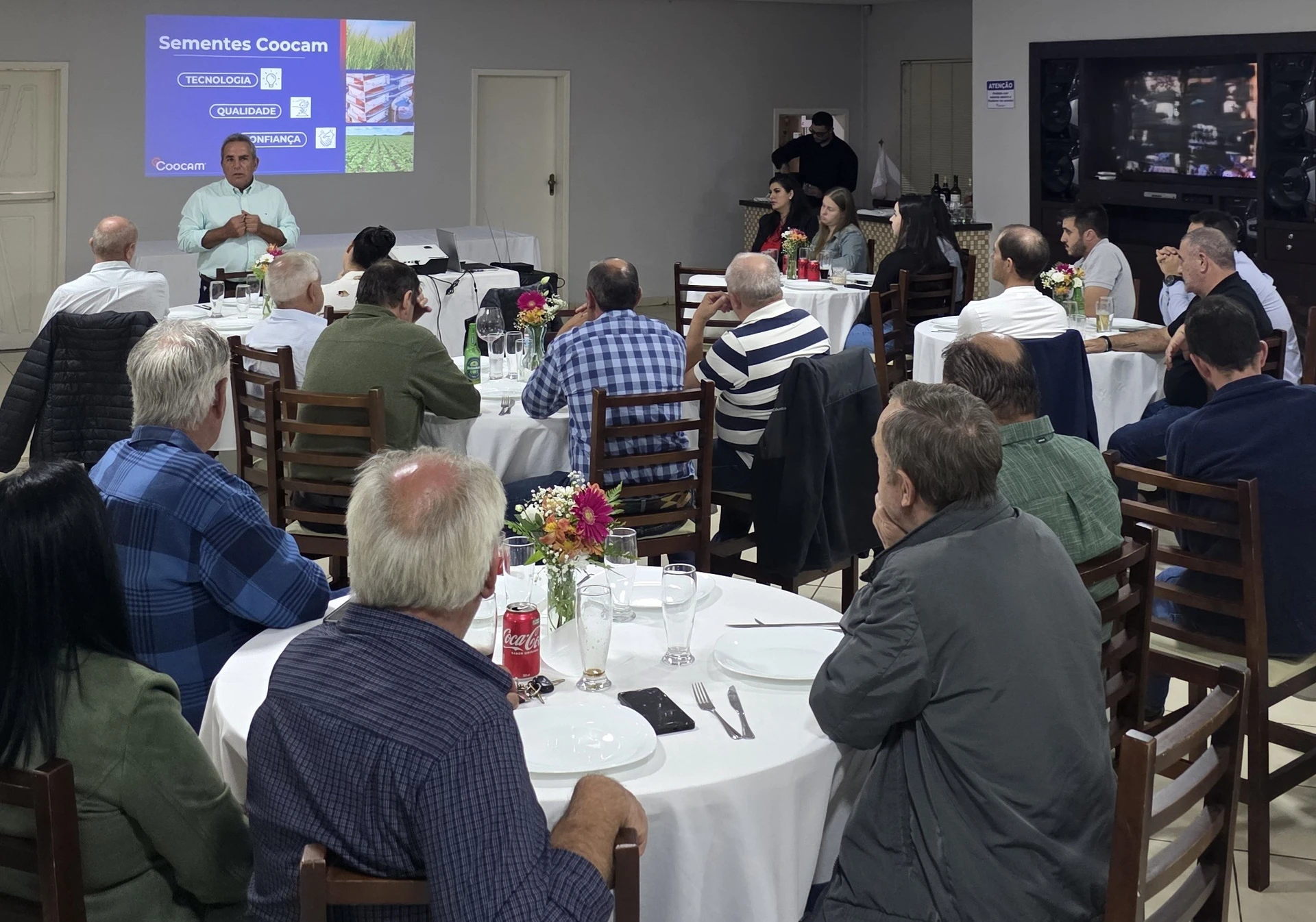 Associados da Coocam recebem reconhecimento pela excelência na produção de sementes