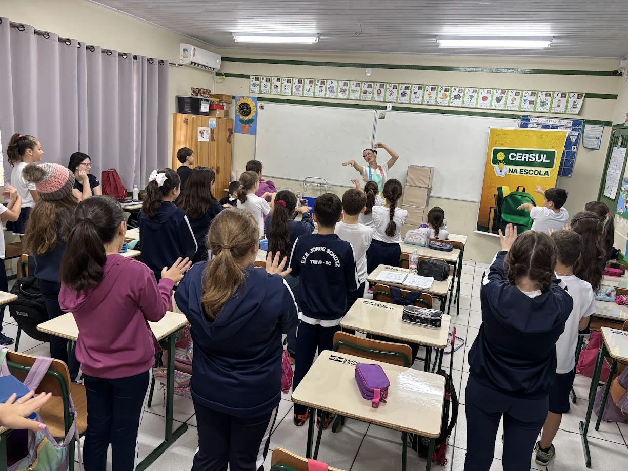 Projeto “CERSUL na Escola e As Caixas Mágicas” traz história que educa e transforma