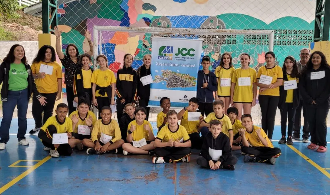 Cooperja promove oficinas sobre cooperativismo e sustentabilidade nas escolas