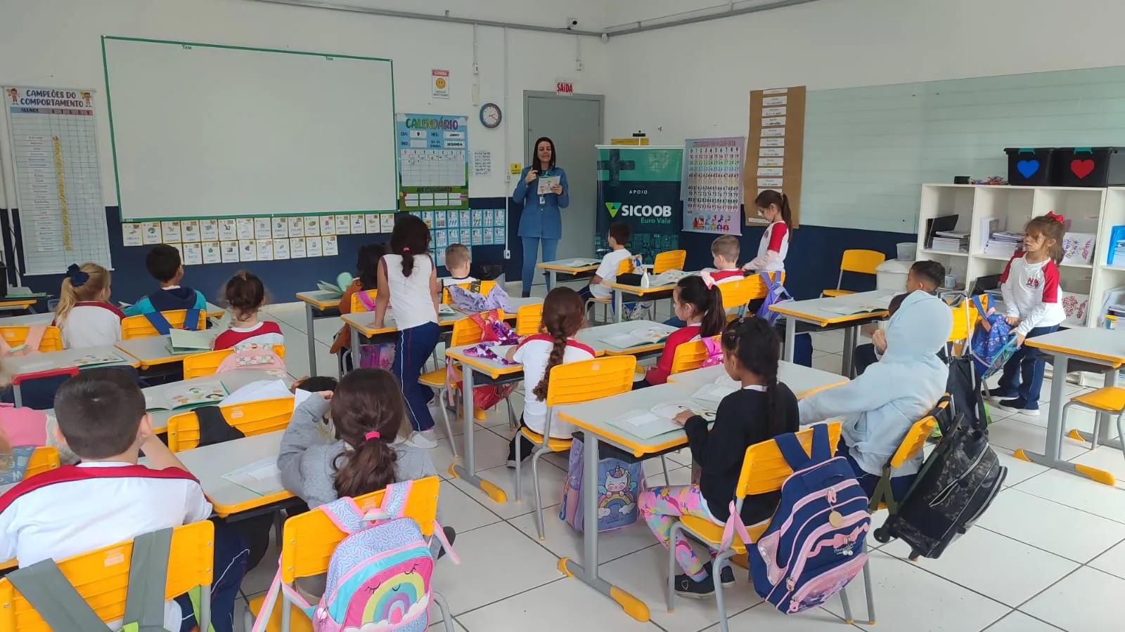 Sicoob une consciência ambiental e educação financeira em ação com crianças e idosos em Florianópolis