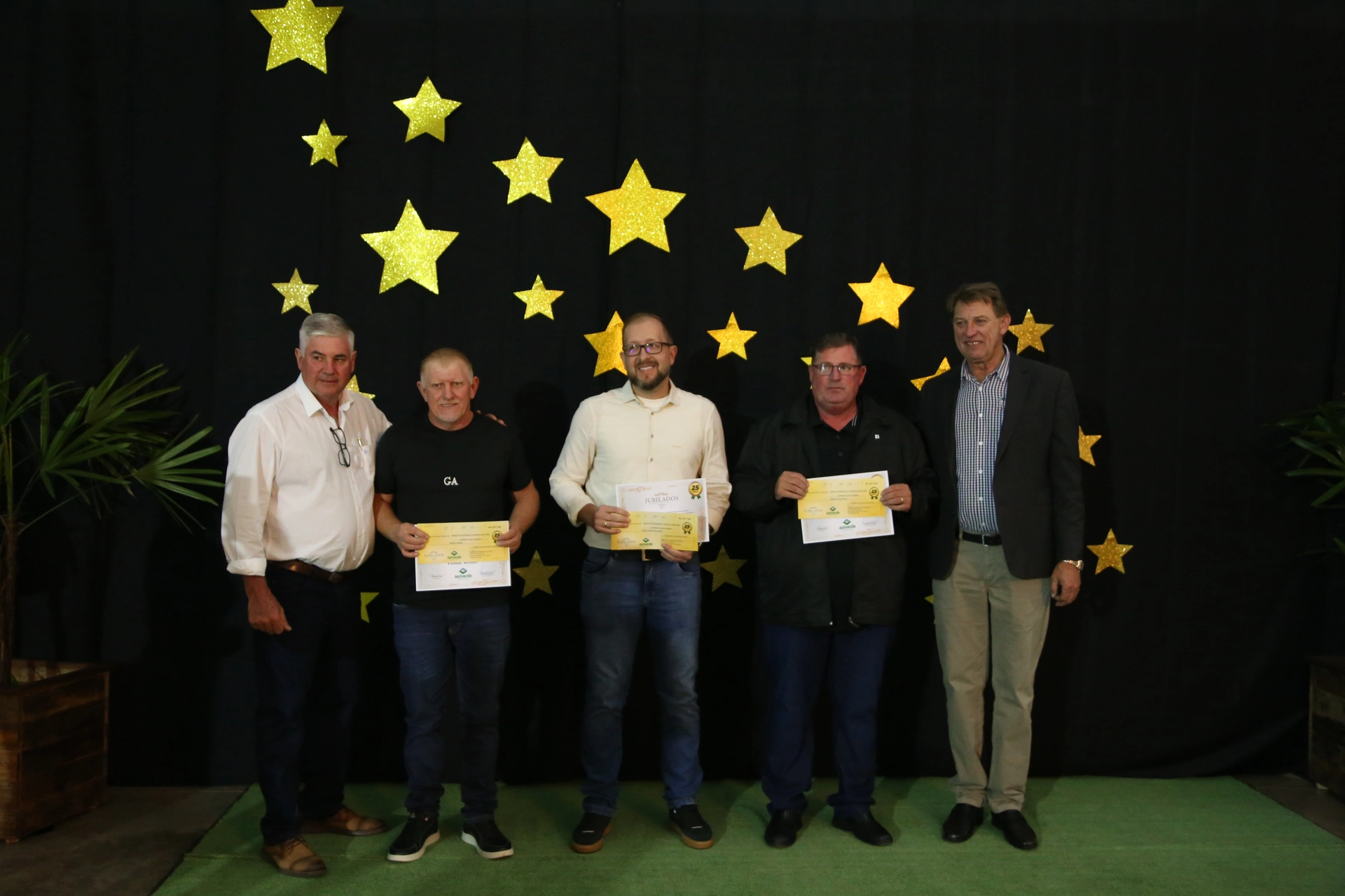Noite das Estrelas celebra colaboradores jubilados da Cooperativa Auriverde