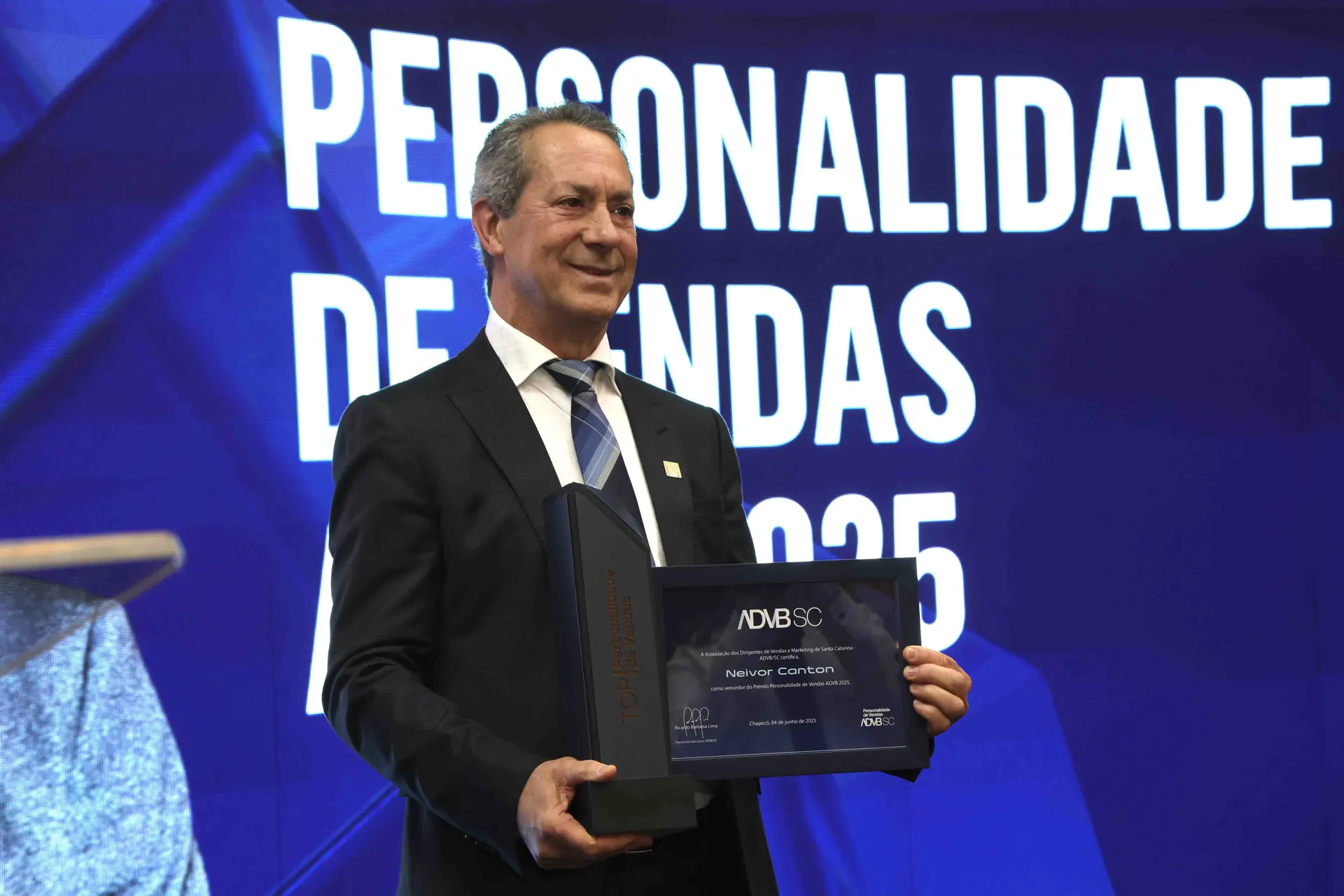 Neivor Canton recebe título de Personalidade de Vendas ADVB/SC 2025