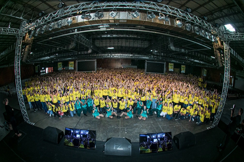 Rede Cooper reuniu mais de 3.100 colaboradores para celebrar seus 80 anos