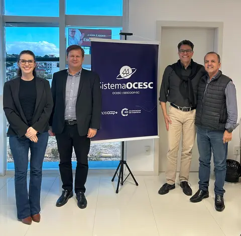 Ministério da Agricultura apresenta programas e reforça parceria com cooperativismo agropecuário de SC