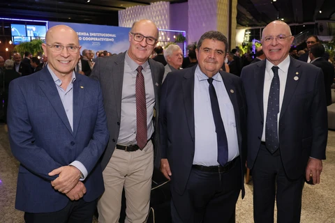 Lideranças do Cooperativismo Catarinense marcam presença no lançamento da Agenda Institucional do Cooperativismo para 2025