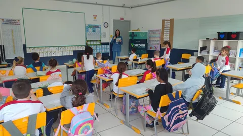 Sicoob une consciência ambiental e educação financeira em ação com crianças e idosos em Florianópolis