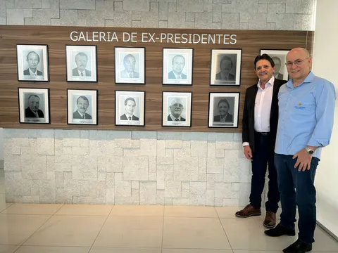 Ex-presidente Luiz Vicente Suzin é homenageado com inclusão na galeria de Ex-presidentes do Sistema OCESC