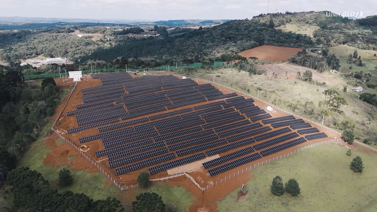 Cooperativa financeira investe em usina solar para impulsionar a sustentabilidade em Santa Catarina